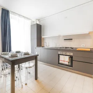 Roomy Close To Subway M5! Apartamento Milán