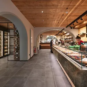 Fiori Dolomites Experience מלון