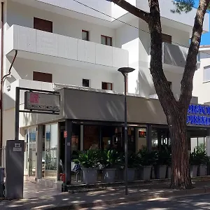 https://albergo-ridente.hotelslidodijesolo.com