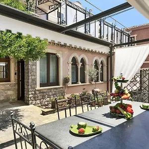 https://relais-147.taorminaitalyhotels.com